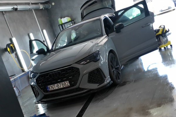 AUDI RSQ3 7
