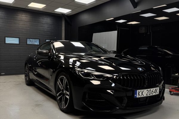 BMW M8 27